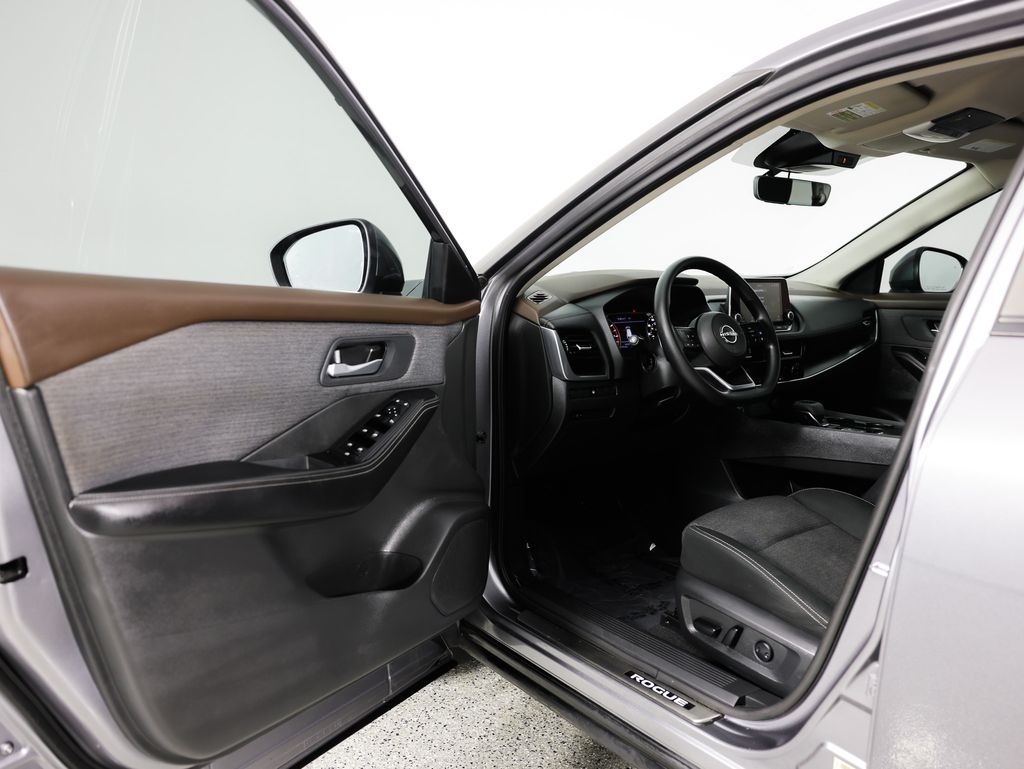 Nissan Rogue FWD SV 2022