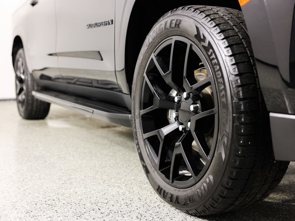 Chevrolet Suburban 4WD 4dr RST 2022