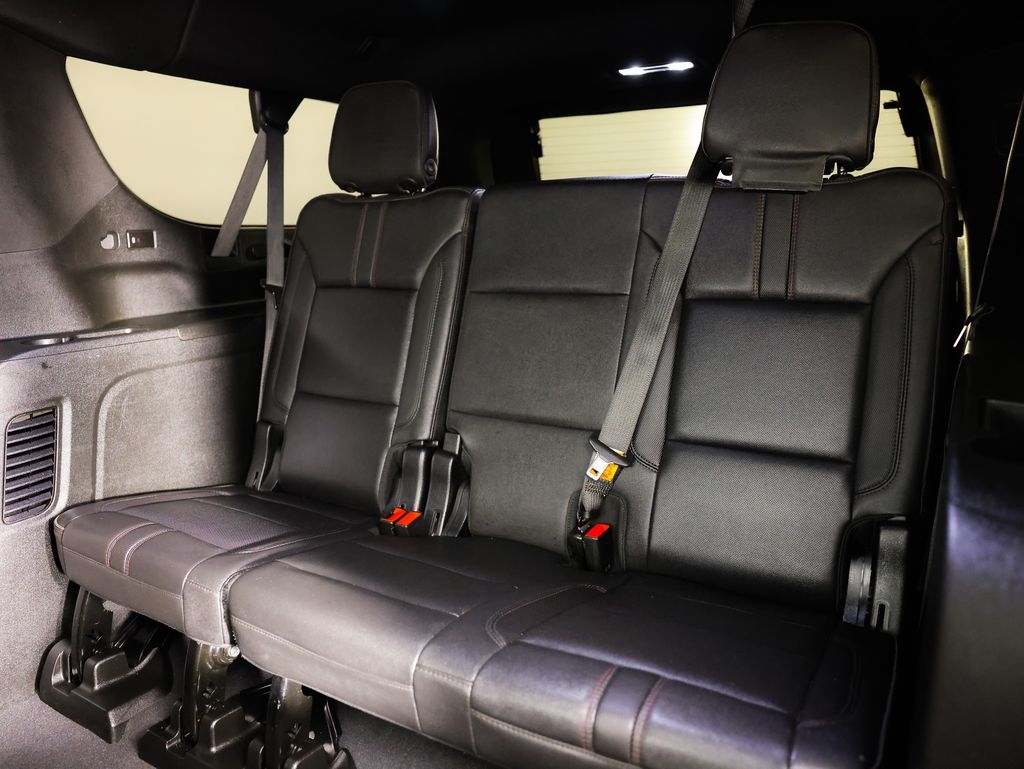 Chevrolet Suburban 4WD 4dr RST 2022