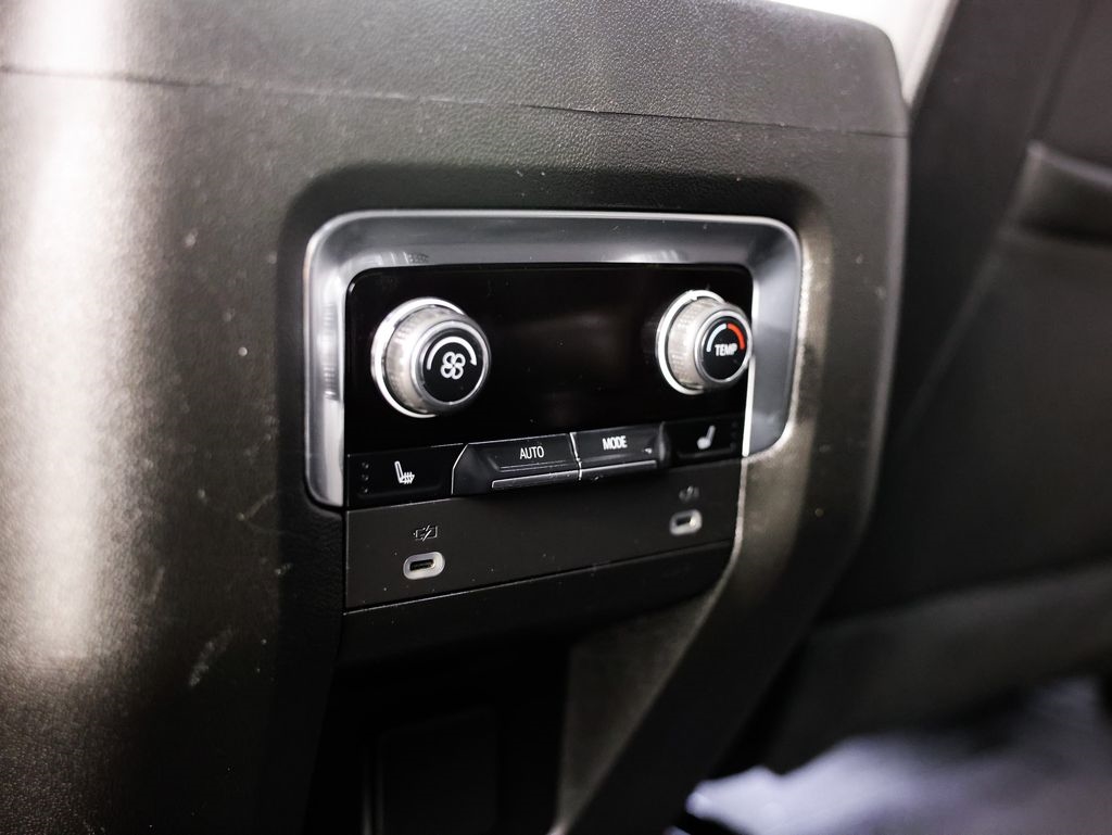 Chevrolet Suburban 4WD 4dr RST 2022