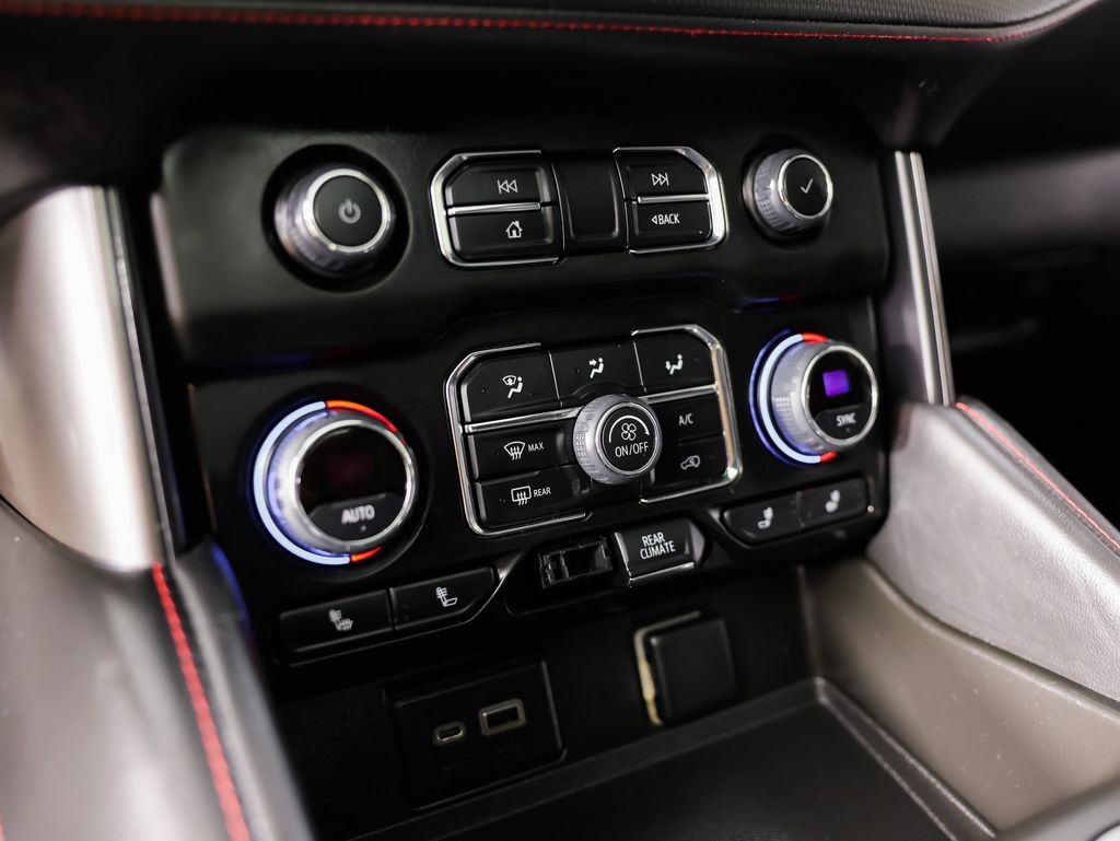 Chevrolet Suburban 4WD 4dr RST 2022