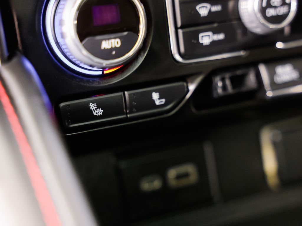 Chevrolet Suburban 4WD 4dr RST 2022