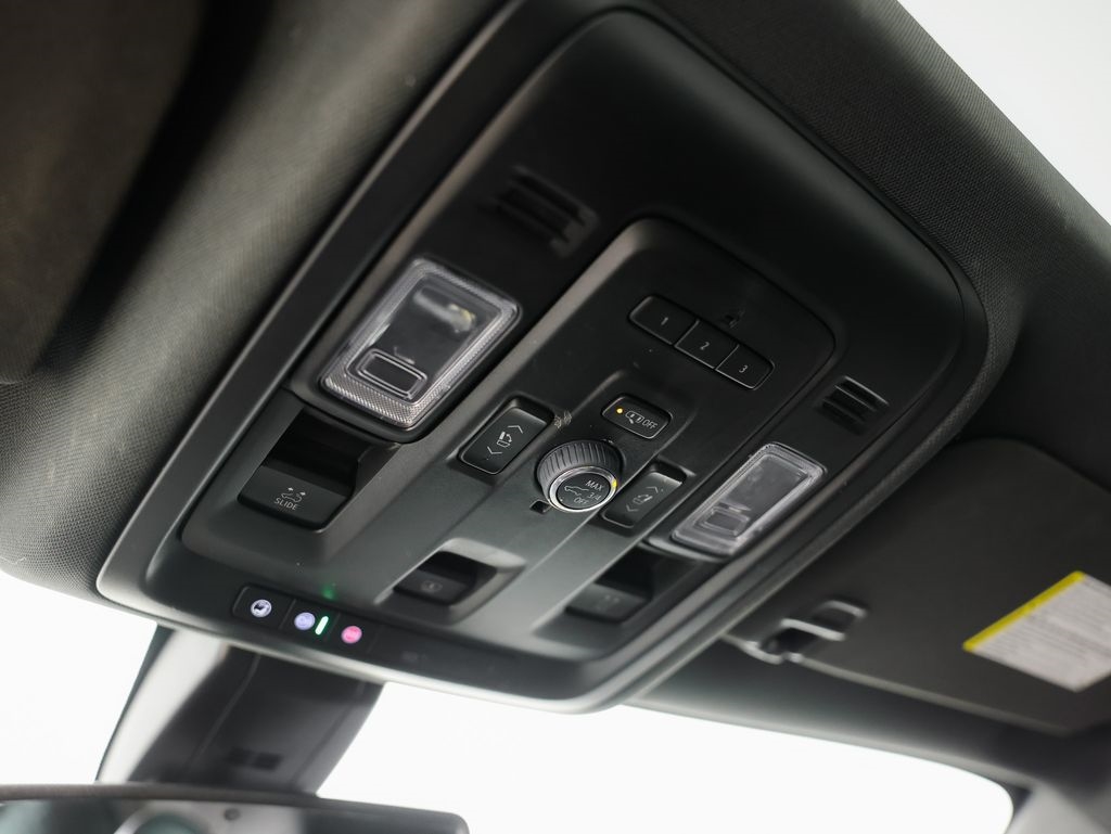 Chevrolet Suburban 4WD 4dr RST 2022