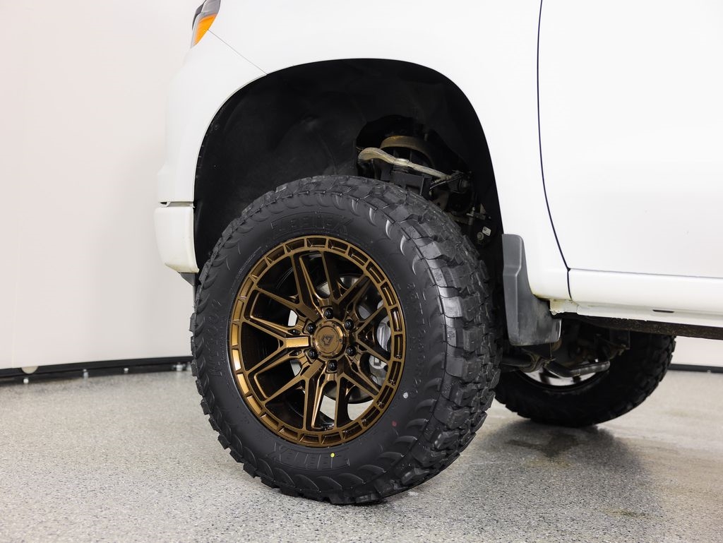 Chevrolet Silverado 1500 4WD Crew Cab 147" Custom 2023