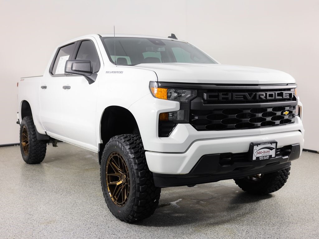 Chevrolet Silverado 1500 4WD Crew Cab 147" Custom 2023