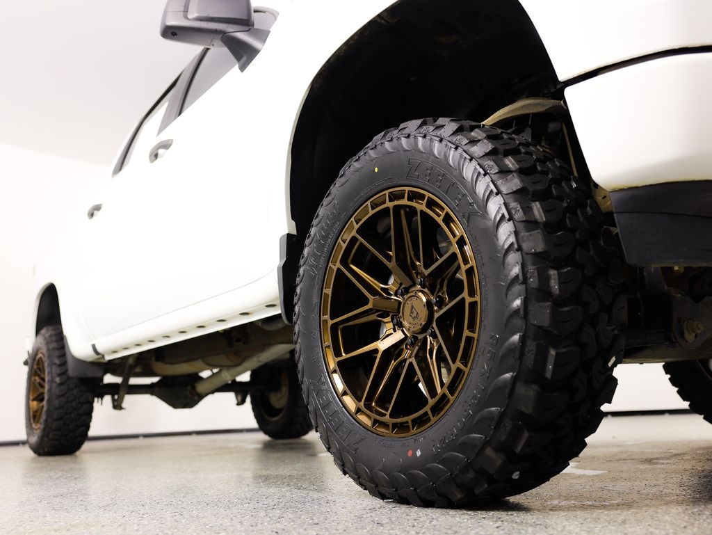 Chevrolet Silverado 1500 4WD Crew Cab 147" Custom 2023