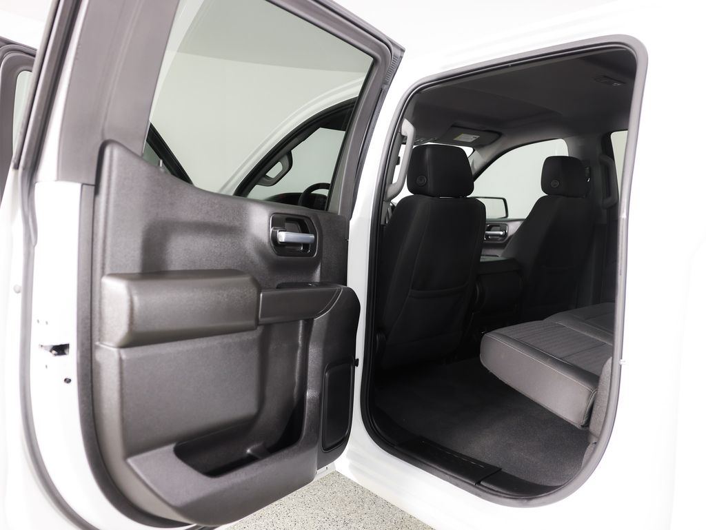 Chevrolet Silverado 1500 4WD Crew Cab 147" Custom 2023