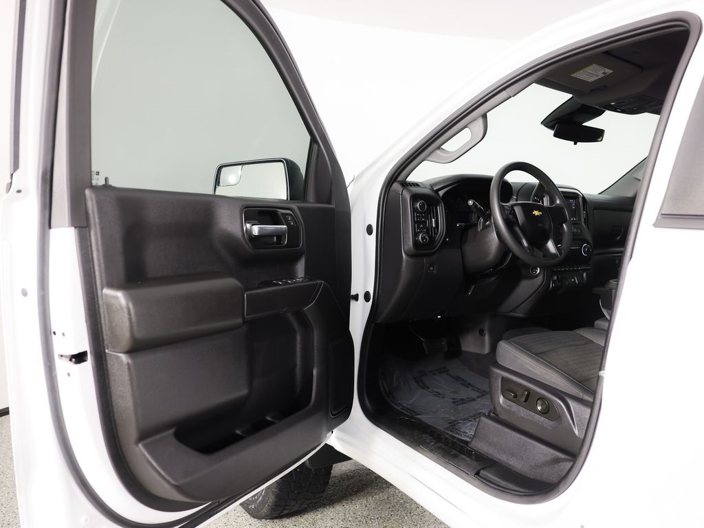 Chevrolet Silverado 1500 4WD Crew Cab 147" Custom 2023