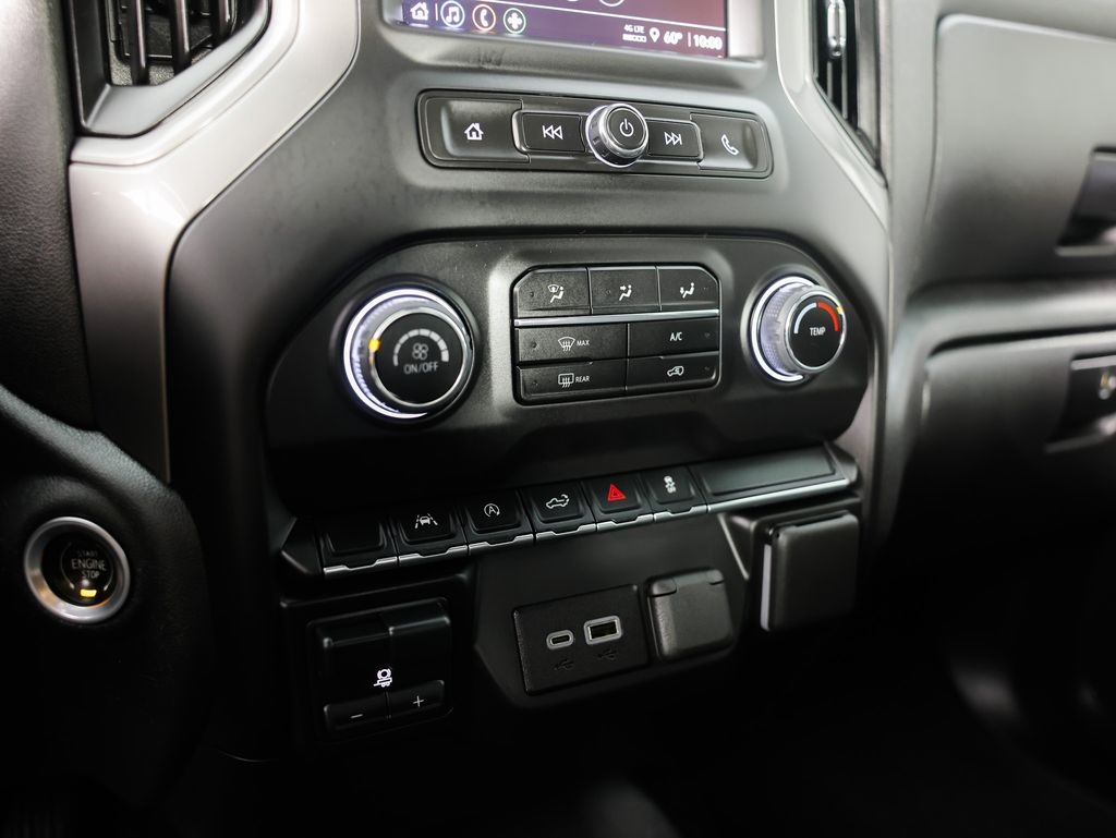 Chevrolet Silverado 1500 4WD Crew Cab 147" Custom 2023