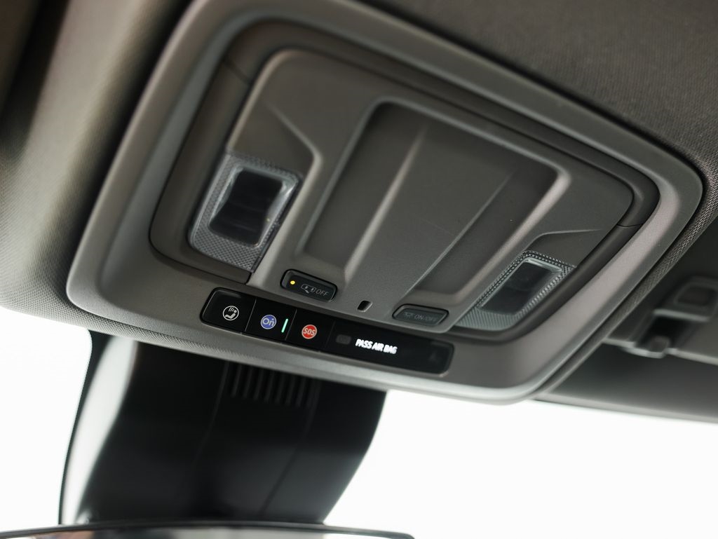 Chevrolet Silverado 1500 4WD Crew Cab 147" Custom 2023