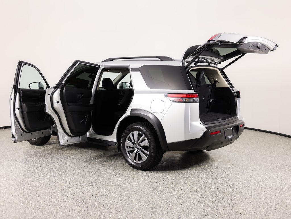 Nissan Pathfinder SV 4WD 2025