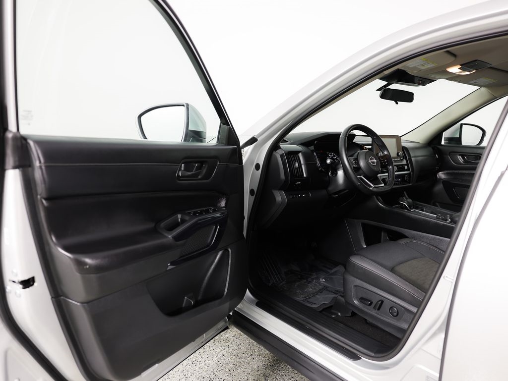 Nissan Pathfinder SV 4WD 2025