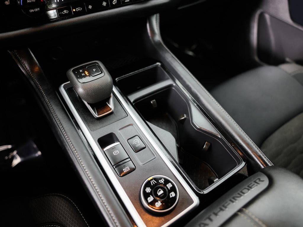 Nissan Pathfinder SV 4WD 2025