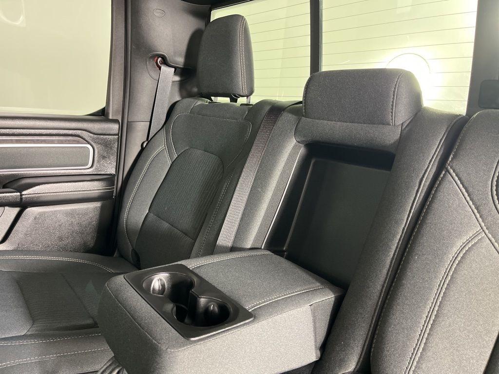 RAM 1500 Big Horn 4x4 Crew Cab 5'7" Box 2022