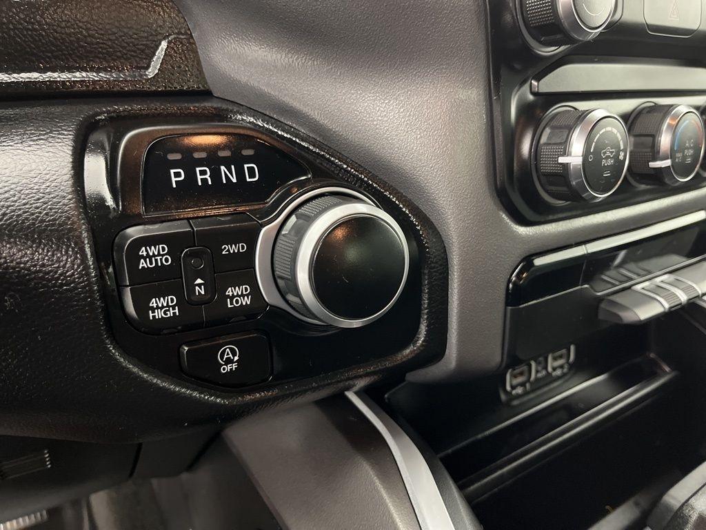 RAM 1500 Big Horn 4x4 Crew Cab 5'7" Box 2022