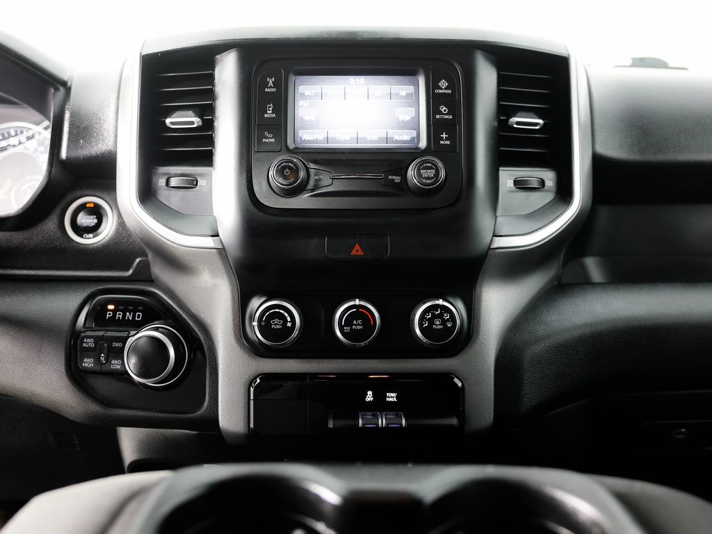 RAM 1500 Big Horn 4x4 Crew Cab 6'4" Box 2022