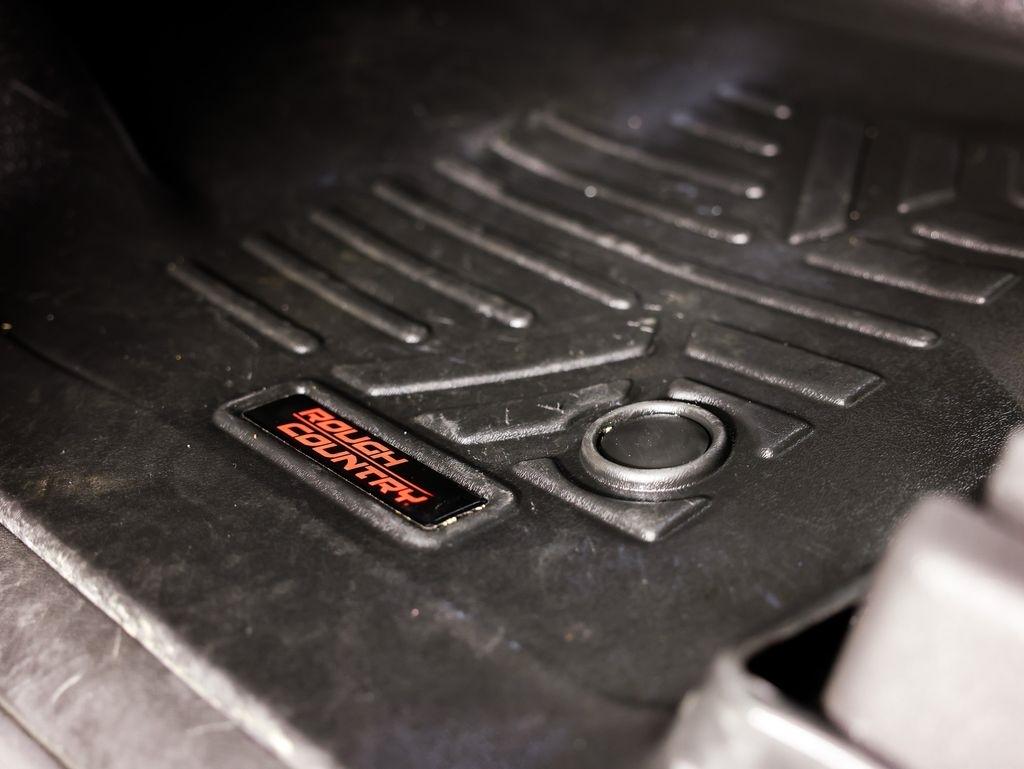 Chevrolet Silverado 2500HD 4WD Crew Cab 159" Custom 2023