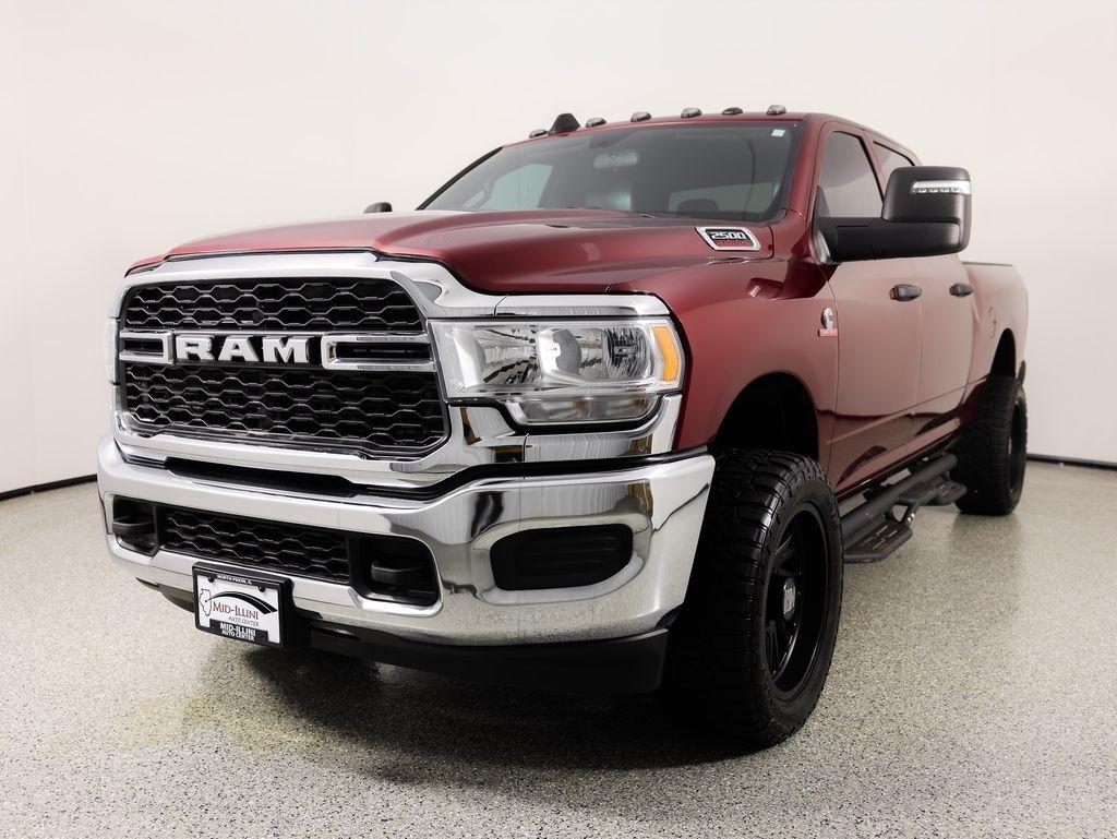 RAM 2500 Tradesman 4x4 Crew Cab 6'4" Box 2024