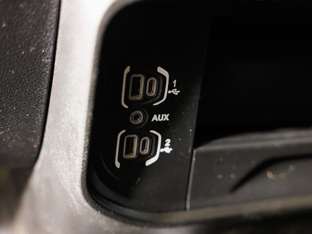 RAM 2500 Tradesman 4x4 Crew Cab 6'4" Box 2024