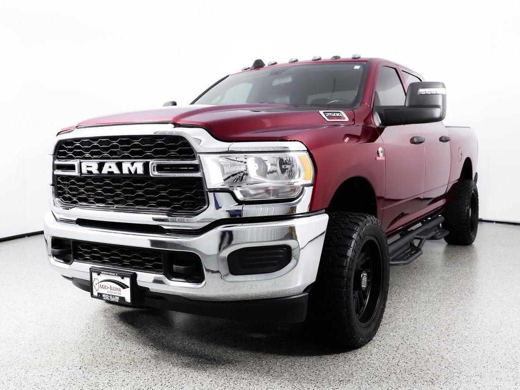 RAM 2500 Tradesman 4x4 Crew Cab 6'4" Box 2024