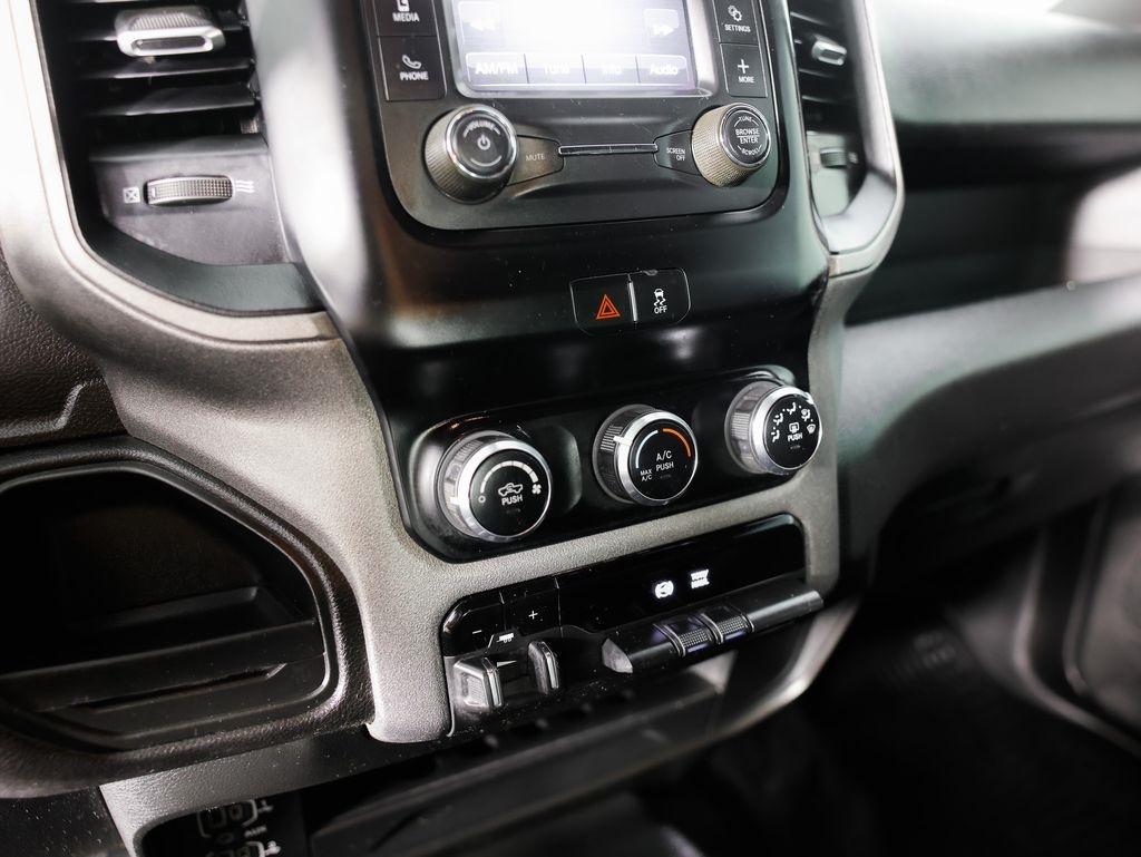 RAM 2500 Tradesman 4x4 Crew Cab 6'4" Box 2024