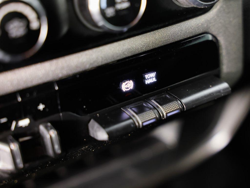 RAM 2500 Tradesman 4x4 Crew Cab 6'4" Box 2024