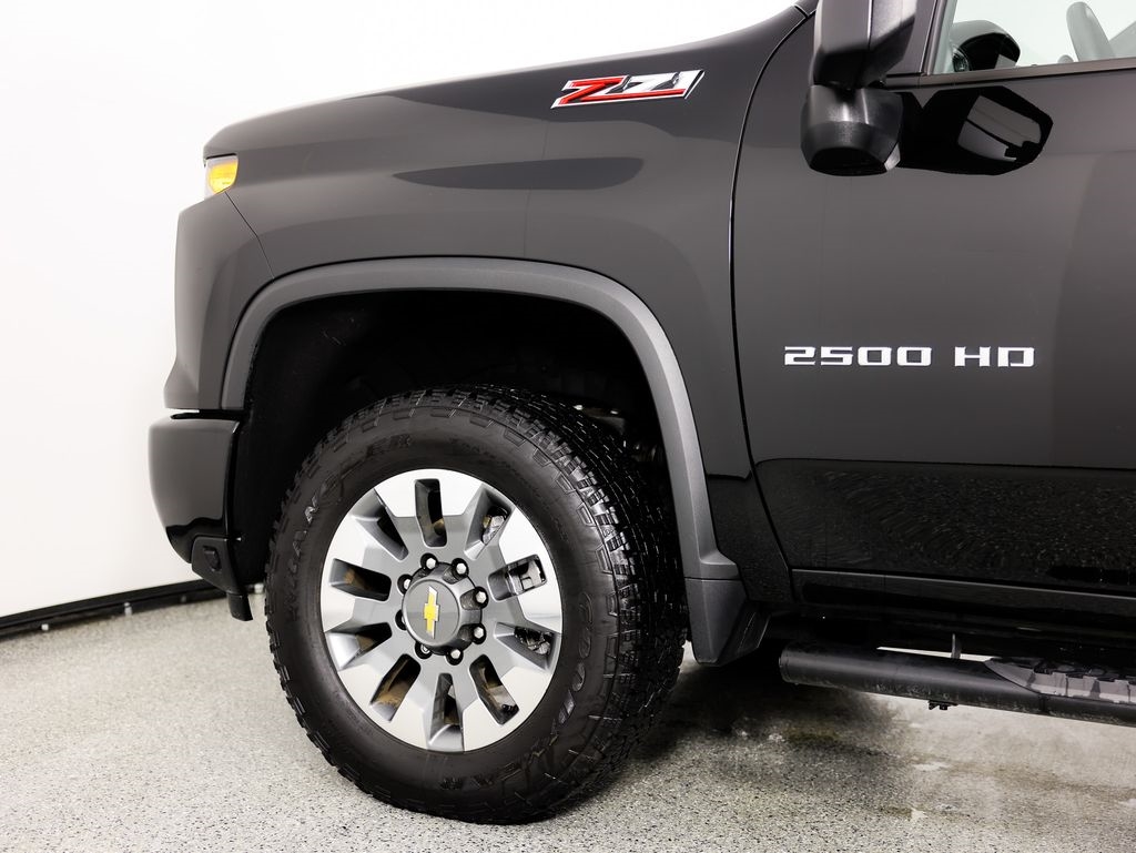 Chevrolet Silverado 2500HD 4WD Crew Cab 159" Custom 2025
