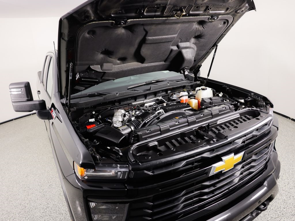 Chevrolet Silverado 2500HD 4WD Crew Cab 159" Custom 2025