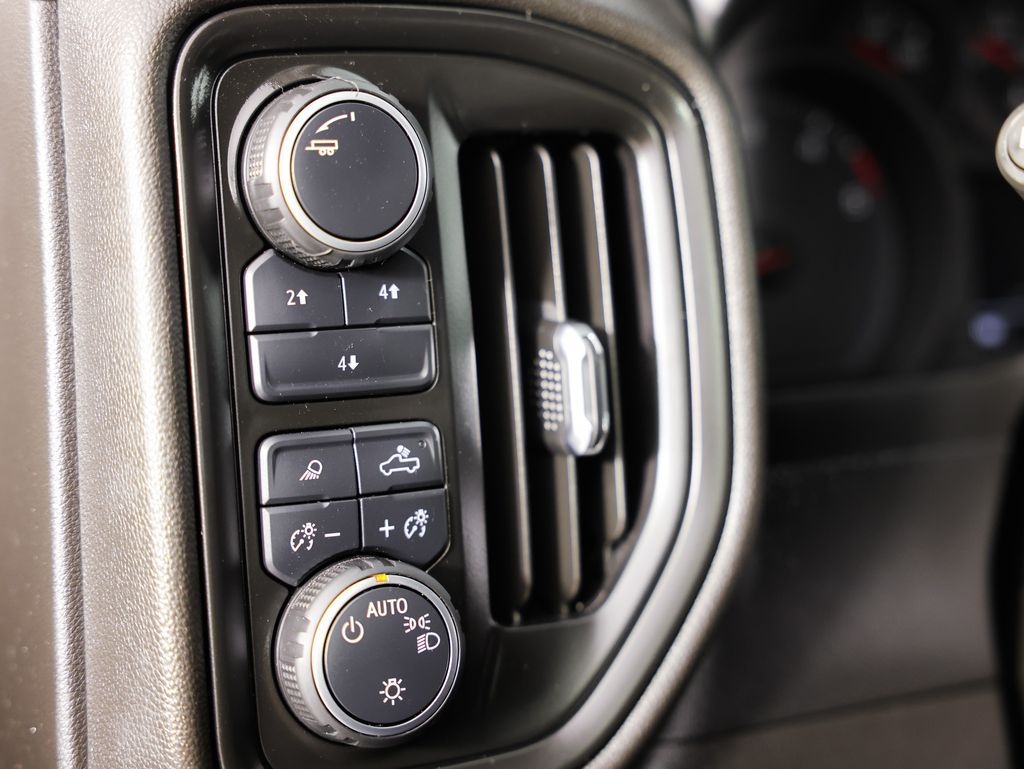 Chevrolet Silverado 2500HD 4WD Crew Cab 159" Custom 2025