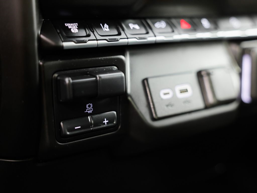 Chevrolet Silverado 2500HD 4WD Crew Cab 159" Custom 2025