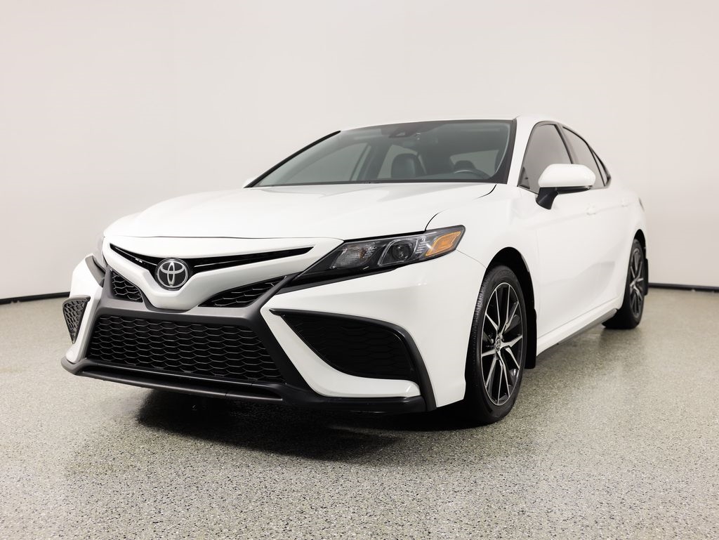 Toyota Camry Hybrid SE Nightshade CVT (Natl) 2023