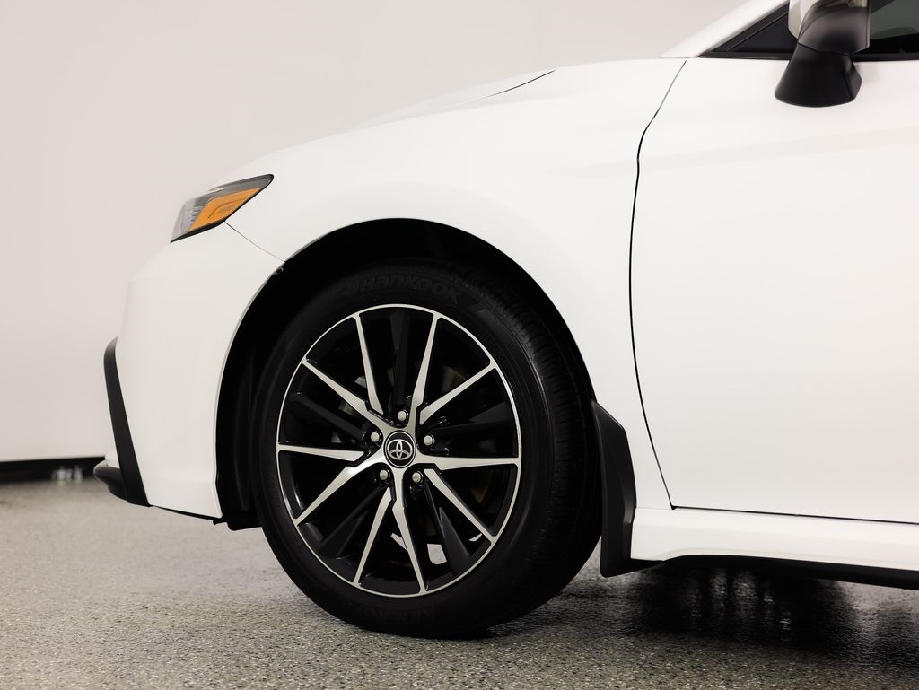 Toyota Camry Hybrid SE Nightshade CVT (Natl) 2023