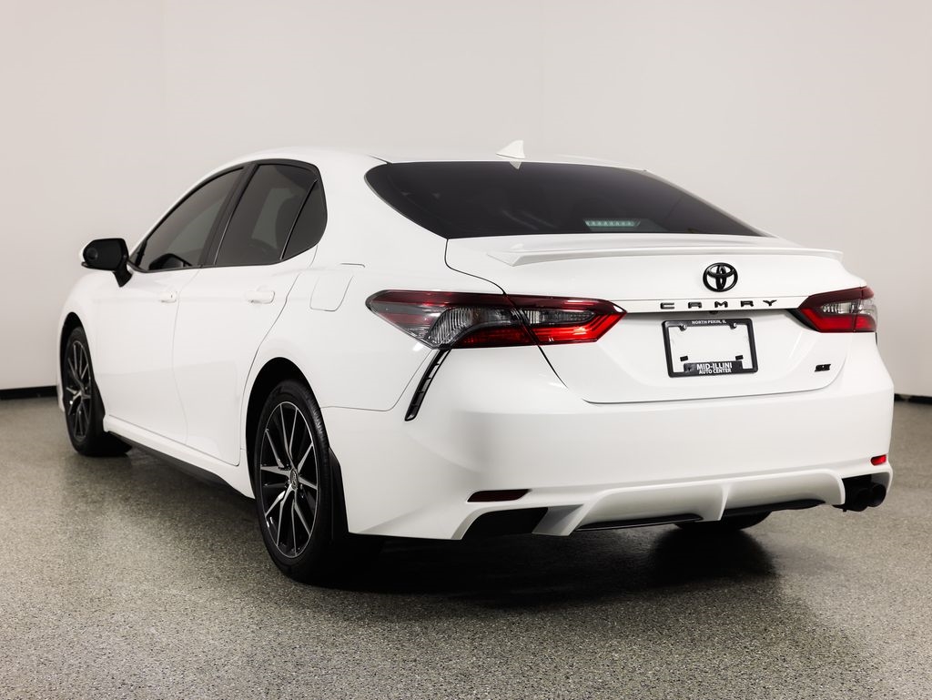 Toyota Camry Hybrid SE Nightshade CVT (Natl) 2023