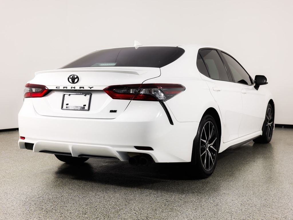 Toyota Camry Hybrid SE Nightshade CVT (Natl) 2023