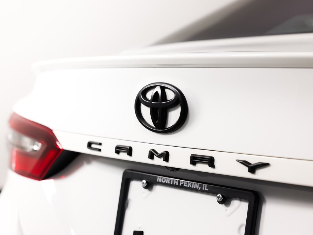 Toyota Camry Hybrid SE Nightshade CVT (Natl) 2023