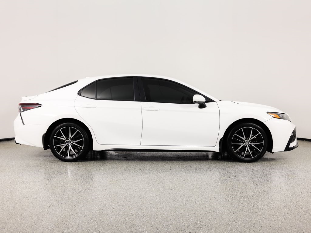 Toyota Camry Hybrid SE Nightshade CVT (Natl) 2023