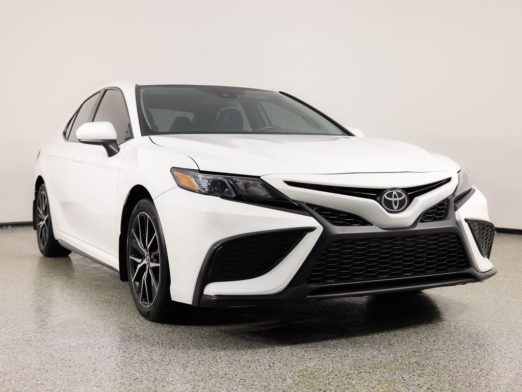 Toyota Camry Hybrid SE Nightshade CVT (Natl) 2023