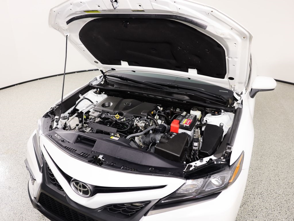 Toyota Camry Hybrid SE Nightshade CVT (Natl) 2023