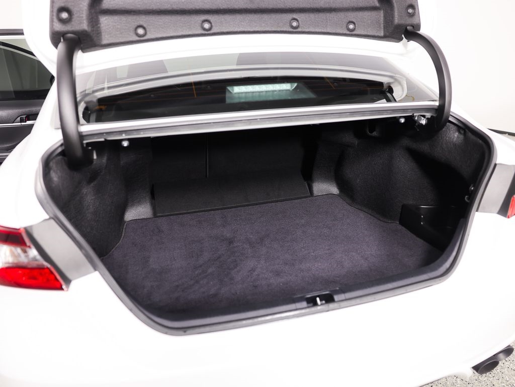 Toyota Camry Hybrid SE Nightshade CVT (Natl) 2023