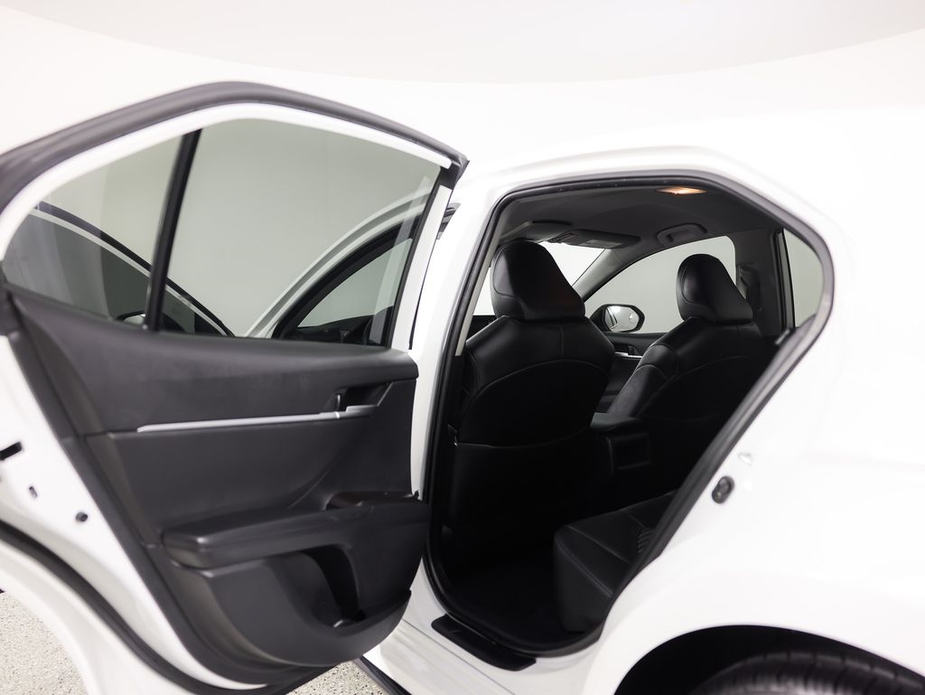 Toyota Camry Hybrid SE Nightshade CVT (Natl) 2023