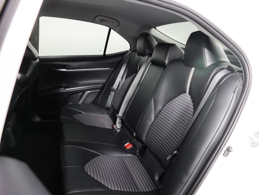 Toyota Camry Hybrid SE Nightshade CVT (Natl) 2023