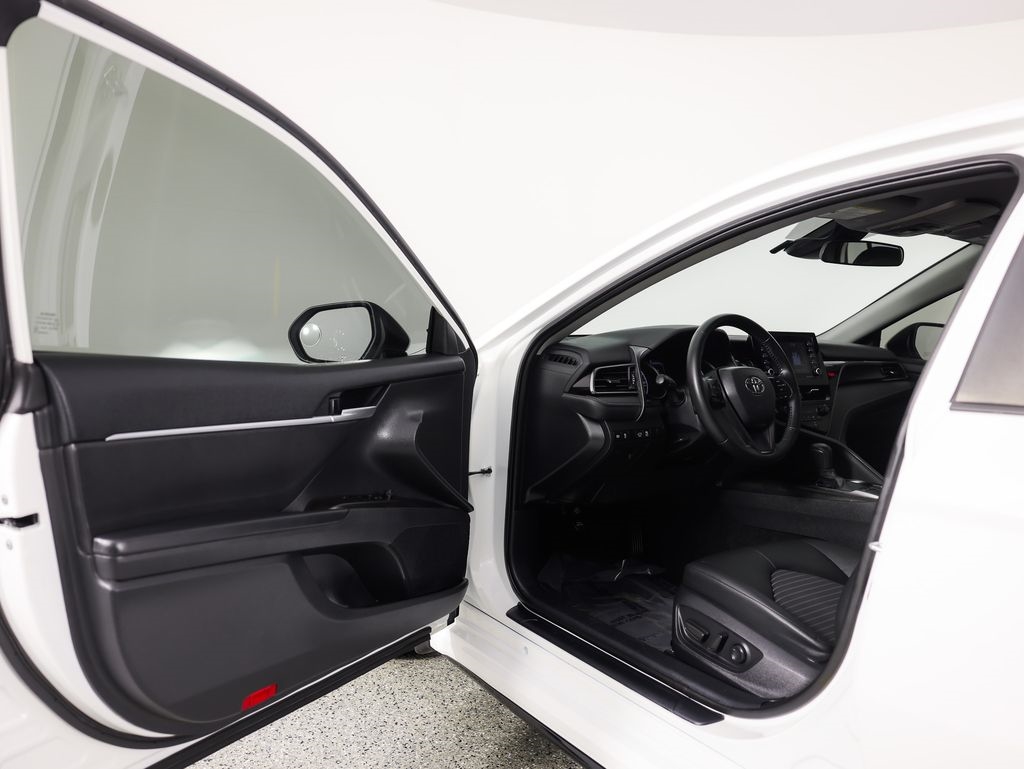 Toyota Camry Hybrid SE Nightshade CVT (Natl) 2023