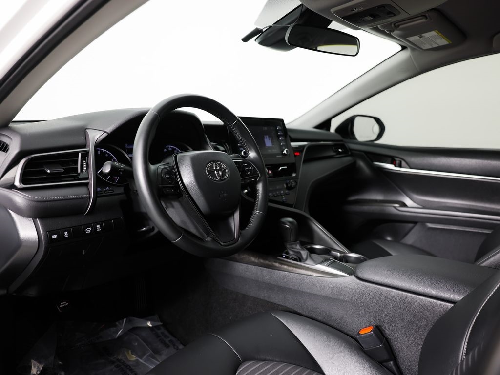 Toyota Camry Hybrid SE Nightshade CVT (Natl) 2023