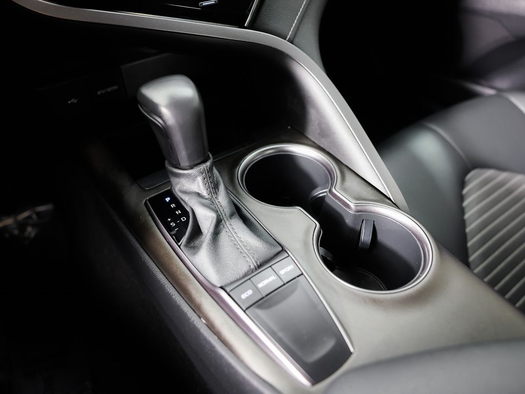 Toyota Camry Hybrid SE Nightshade CVT (Natl) 2023