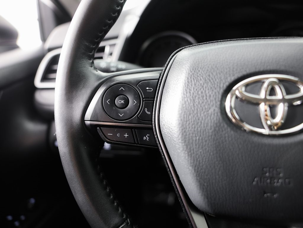 Toyota Camry Hybrid SE Nightshade CVT (Natl) 2023