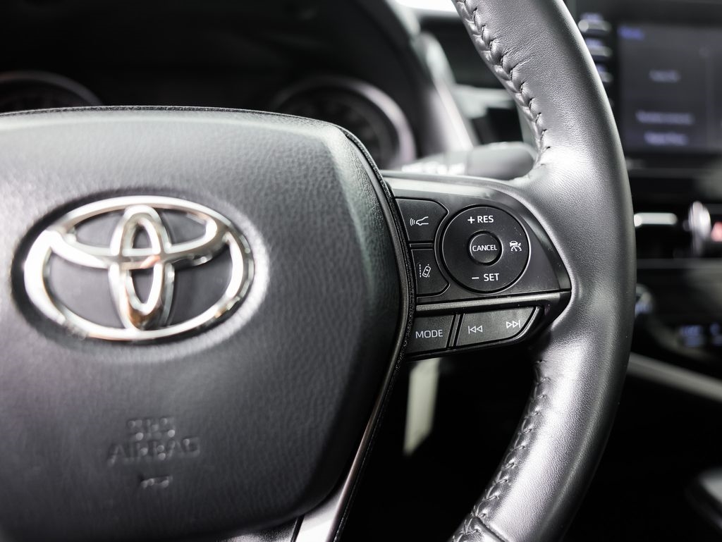 Toyota Camry Hybrid SE Nightshade CVT (Natl) 2023