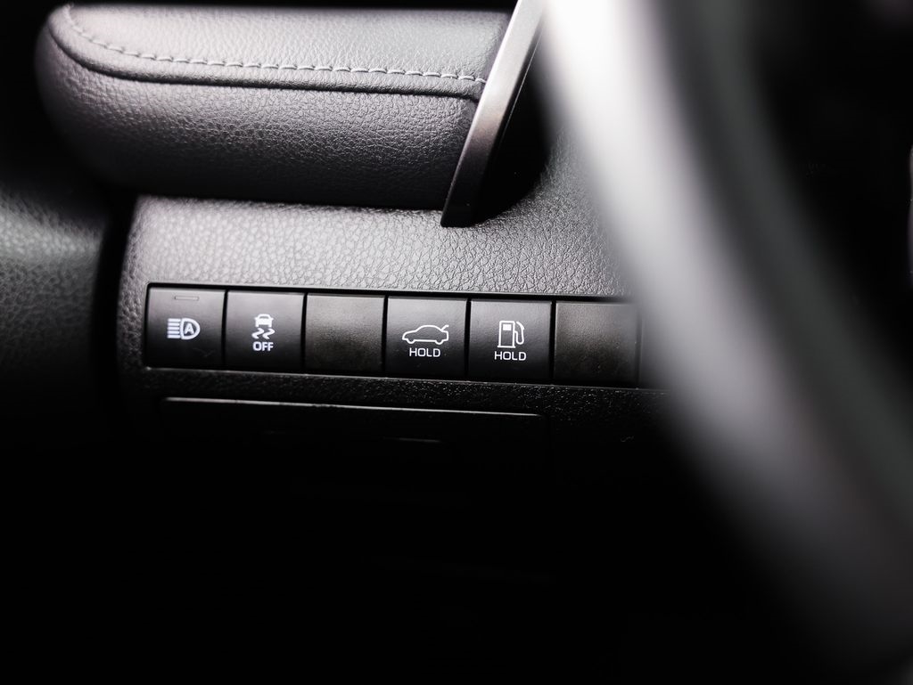 Toyota Camry Hybrid SE Nightshade CVT (Natl) 2023