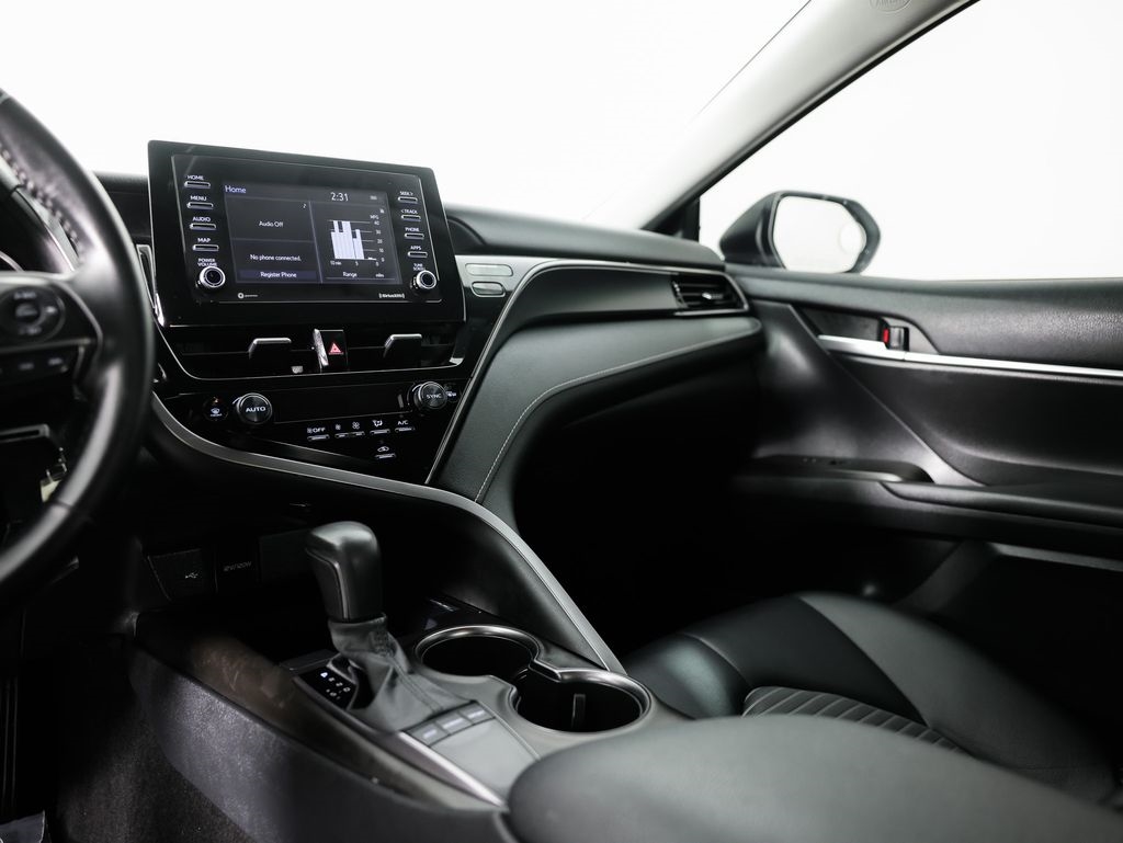 Toyota Camry Hybrid SE Nightshade CVT (Natl) 2023