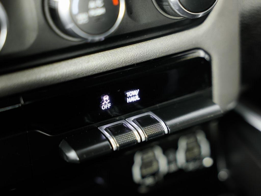 RAM 1500 Big Horn/Lone Star 4x4 Crew Cab 5'7" Box 2019