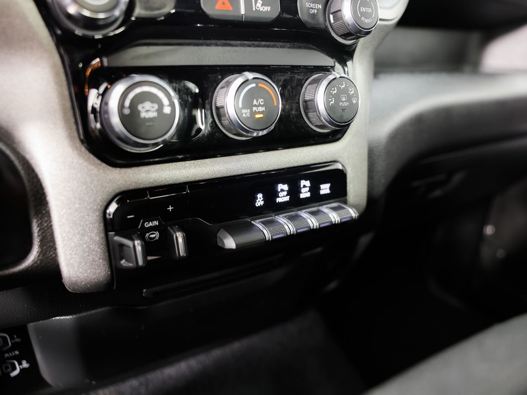 RAM 1500 Tradesman 4x4 Crew Cab 5'7" Box 2025